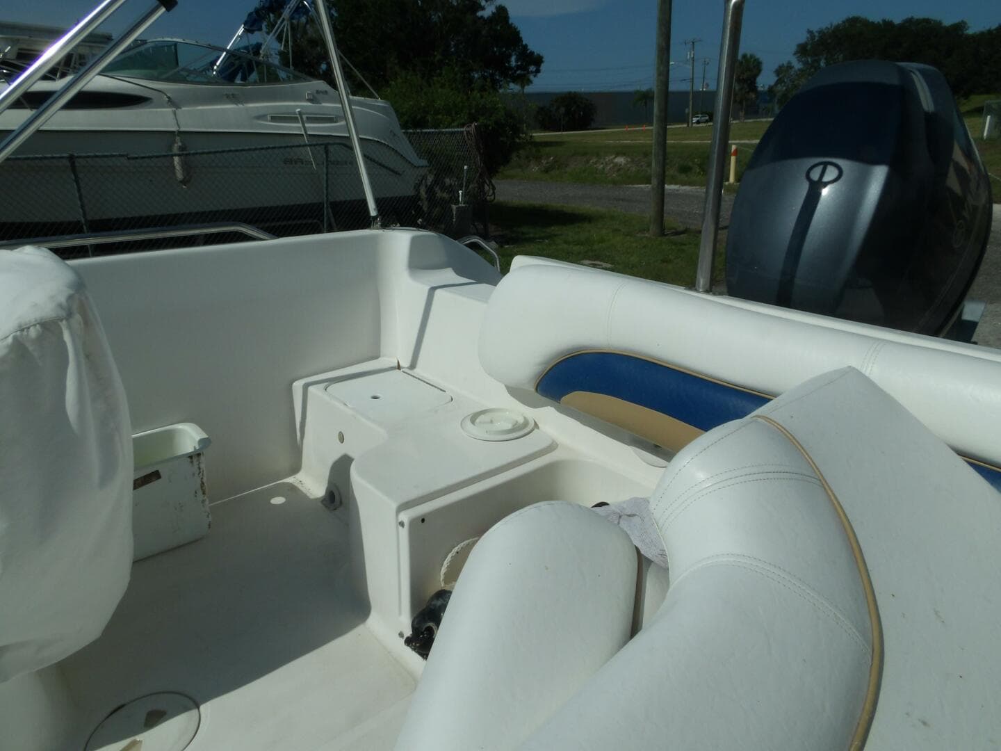 2012 Hurricane Sundeck Sport 201 OB — photo 17