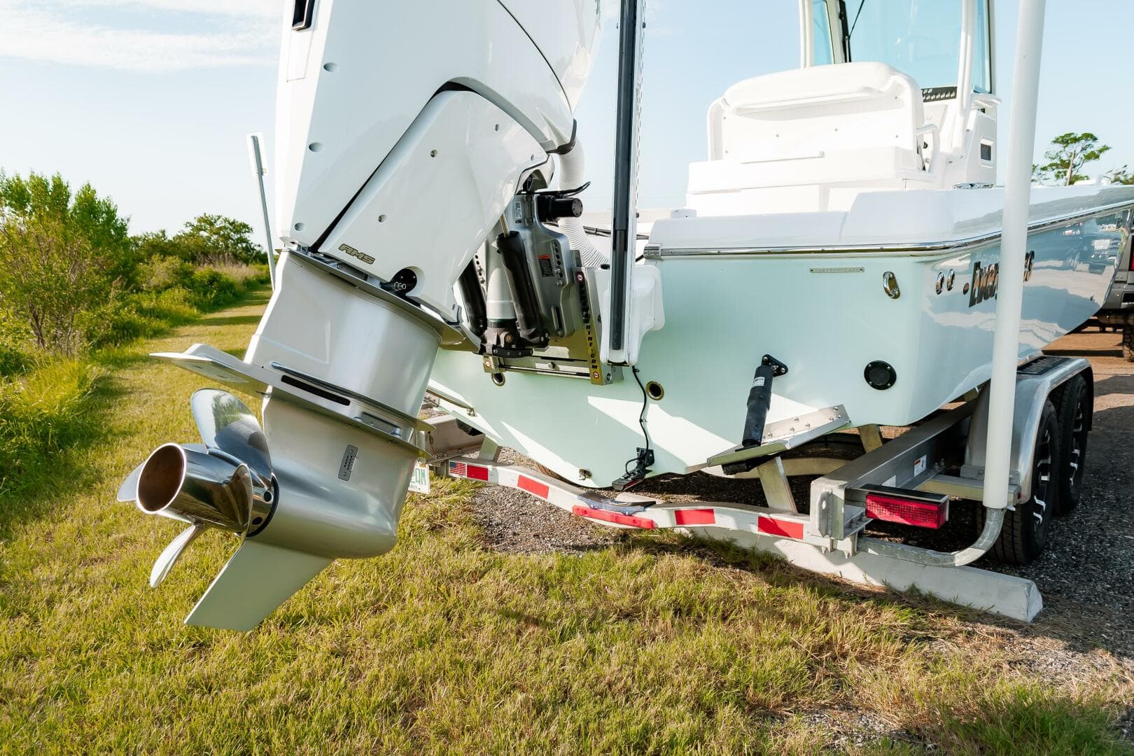 2022 Everglades 253 CC — photo 36