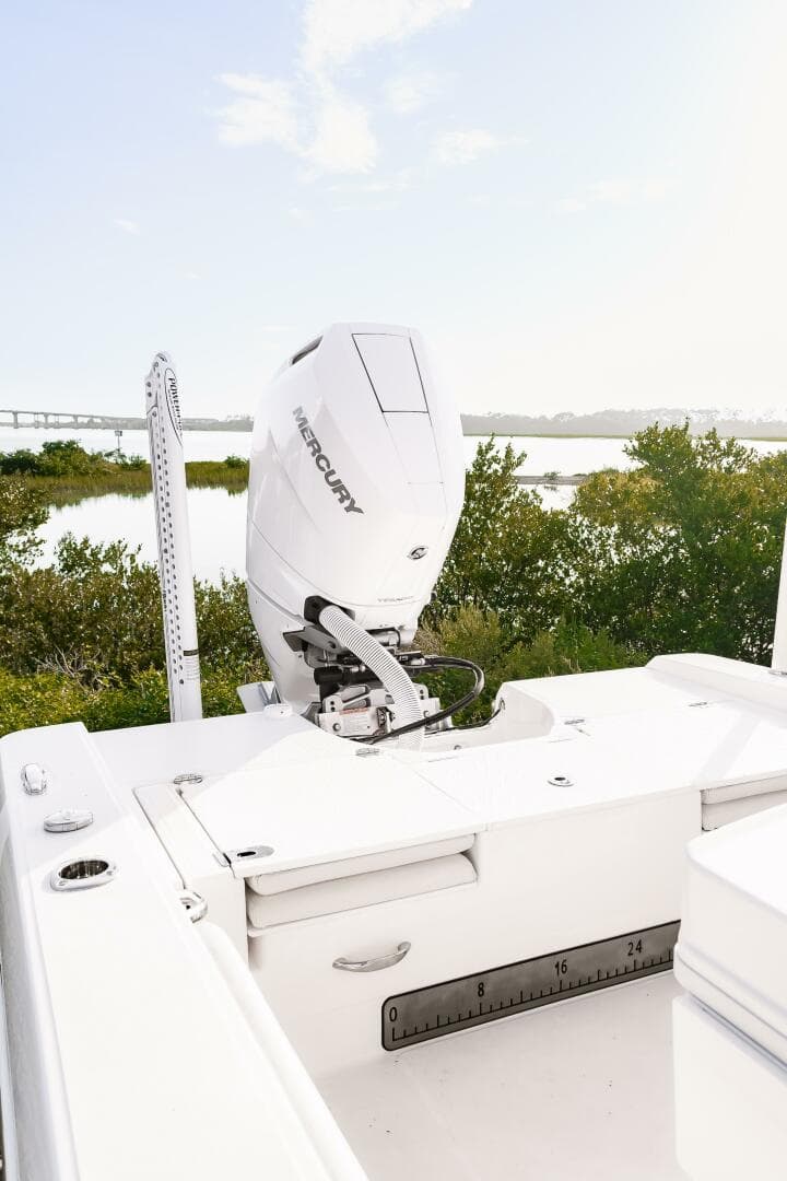 2022 Everglades 253 CC — photo 21