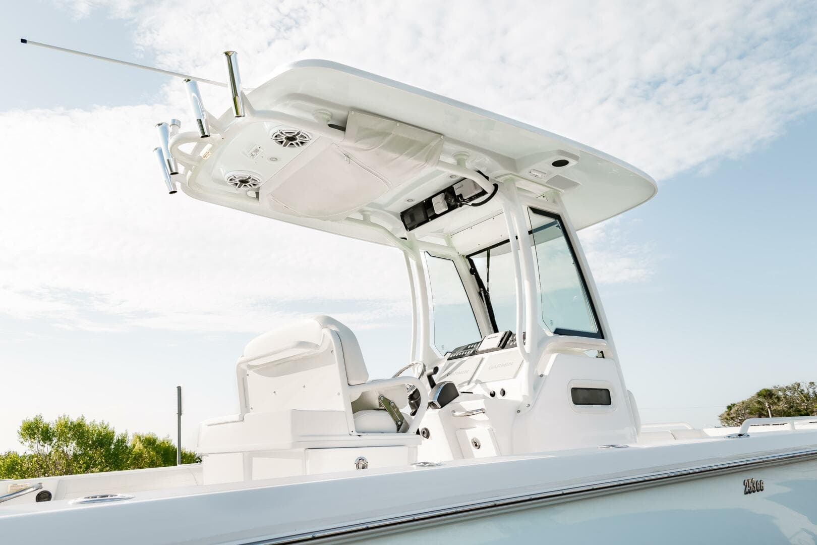 2022 Everglades 253 CC — photo 9