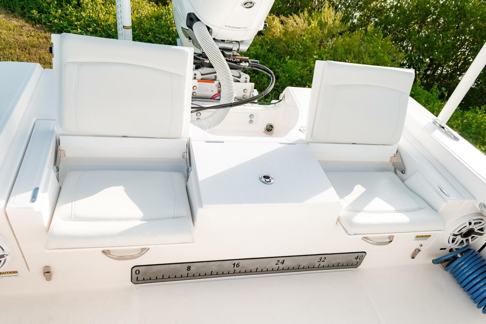 2022 Everglades 253 CC — photo 11