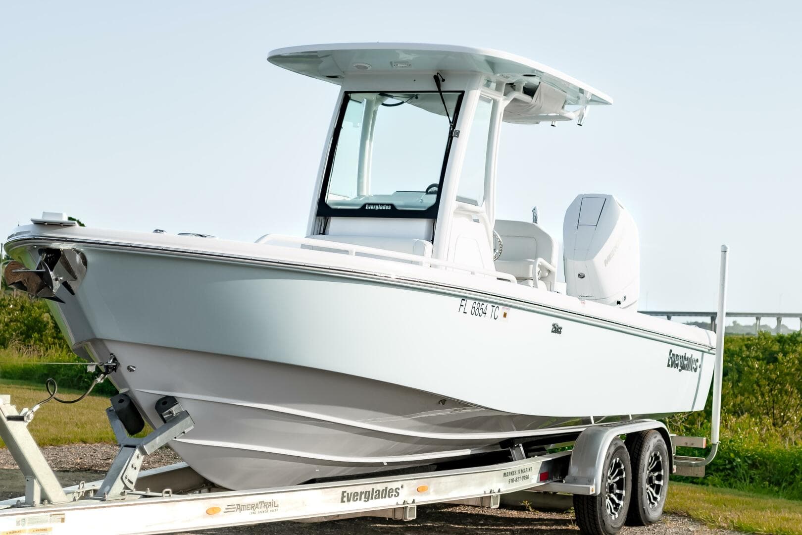 2022 Everglades 253 CC — photo 1