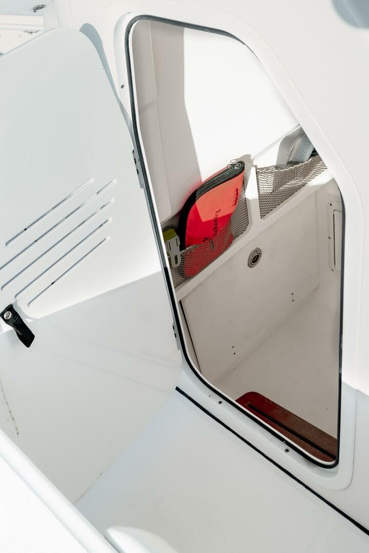 2022 Everglades 253 CC — photo 32