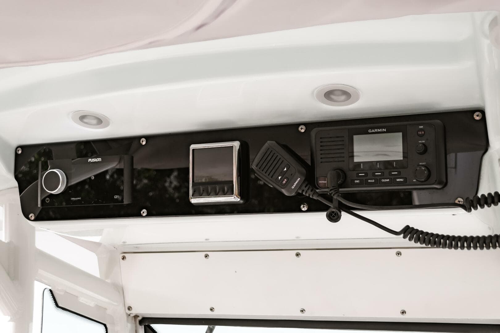 2022 Everglades 253 CC — photo 18