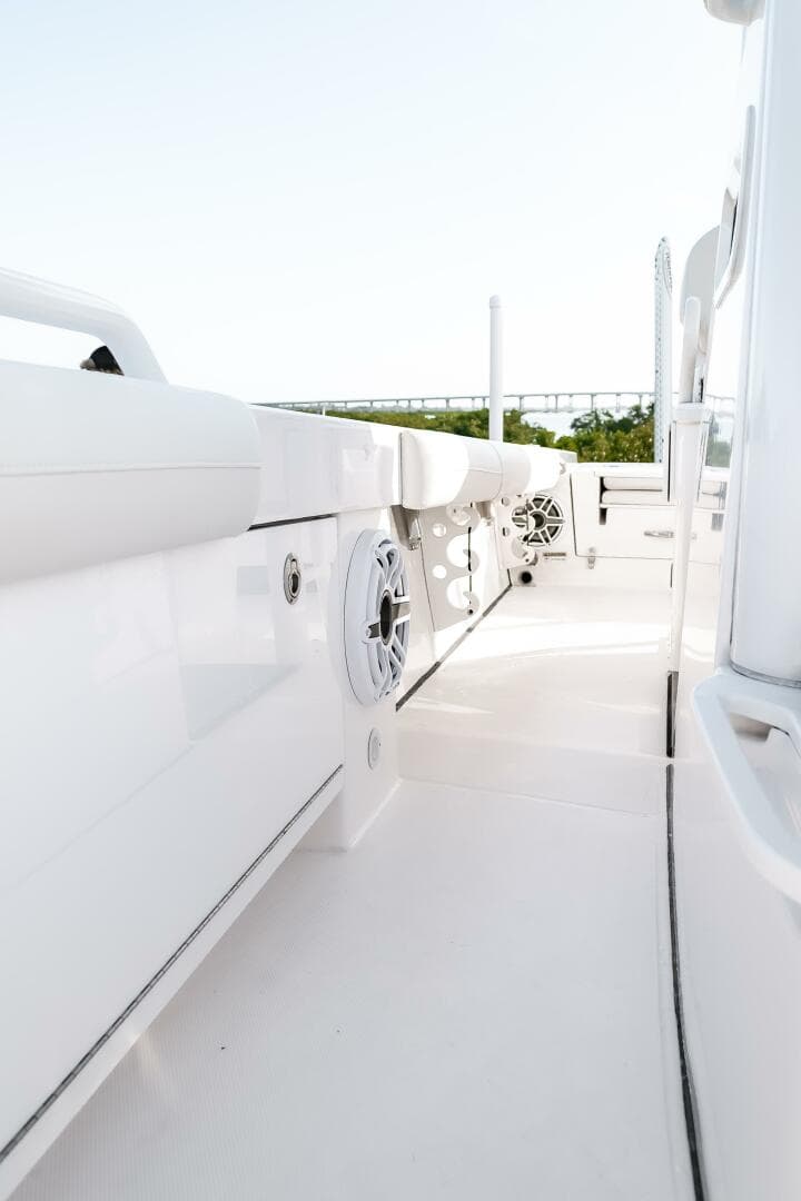 2022 Everglades 253 CC — photo 28