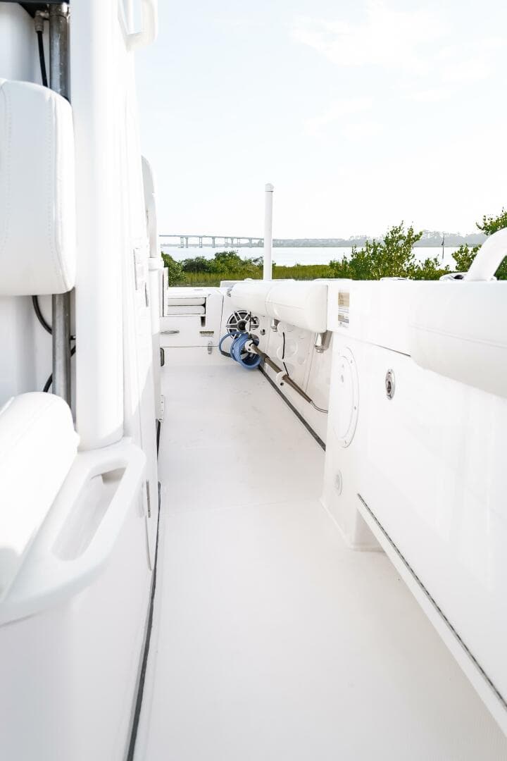 2022 Everglades 253 CC — photo 29