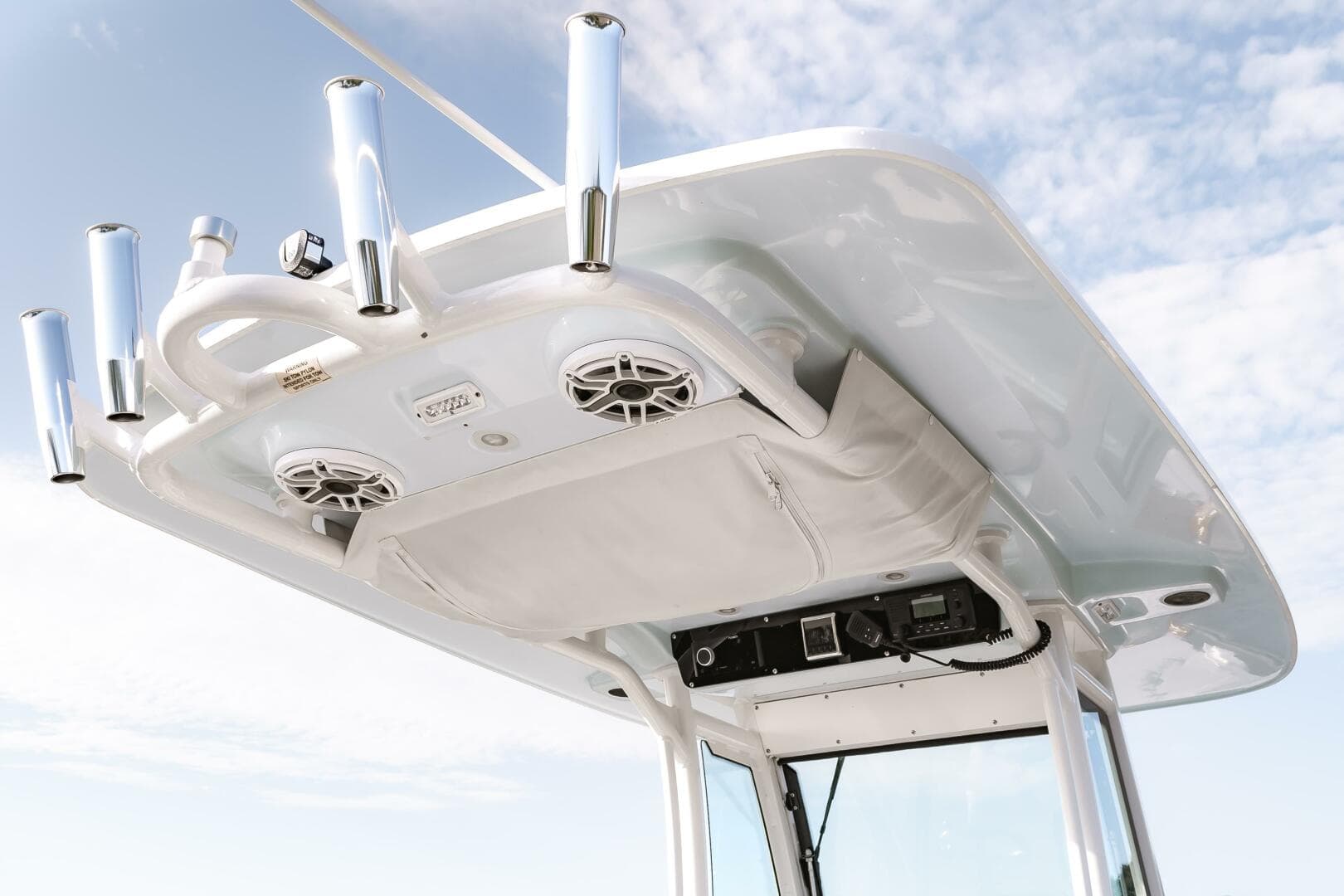 2022 Everglades 253 CC — photo 19