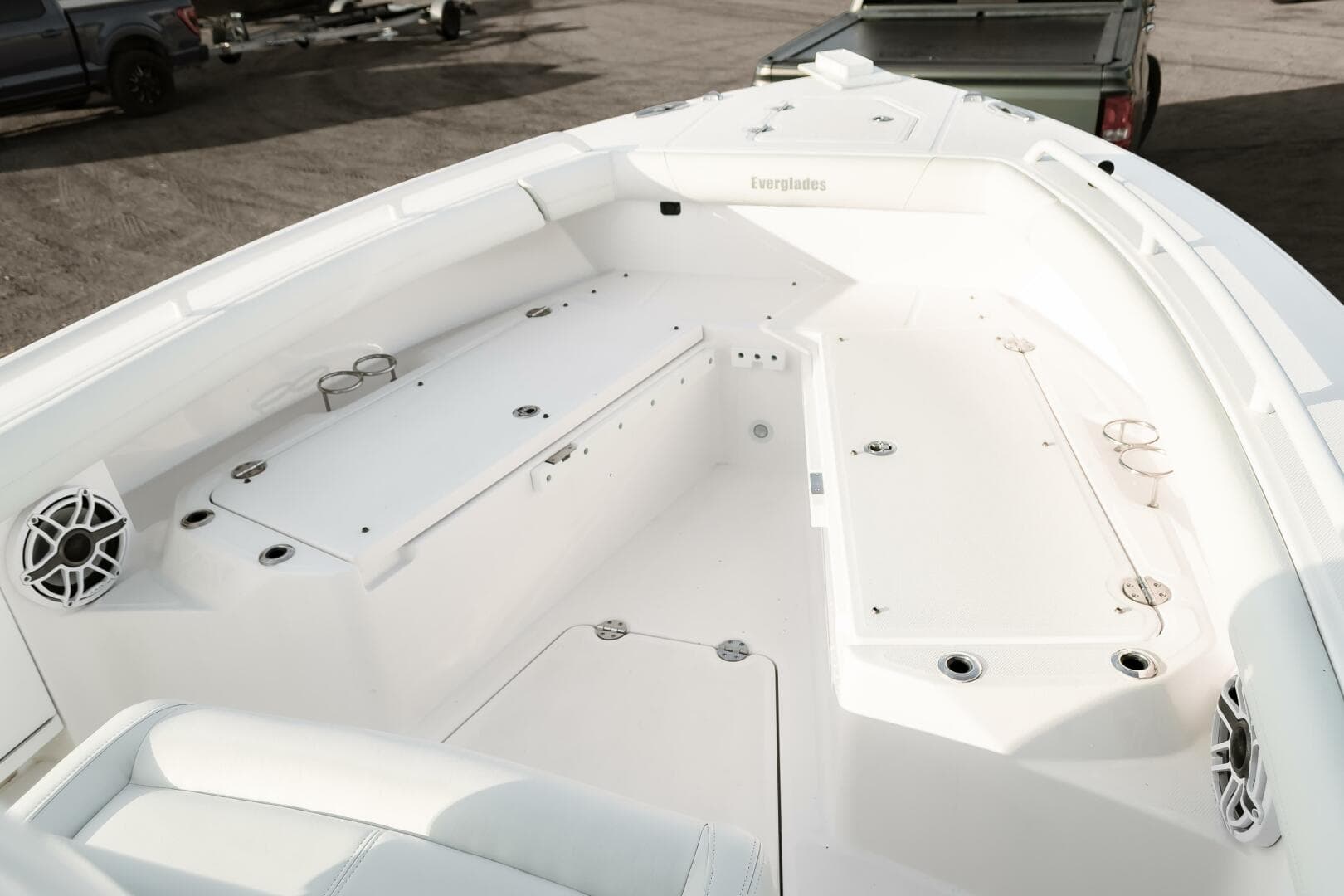 2022 Everglades 253 CC — photo 25