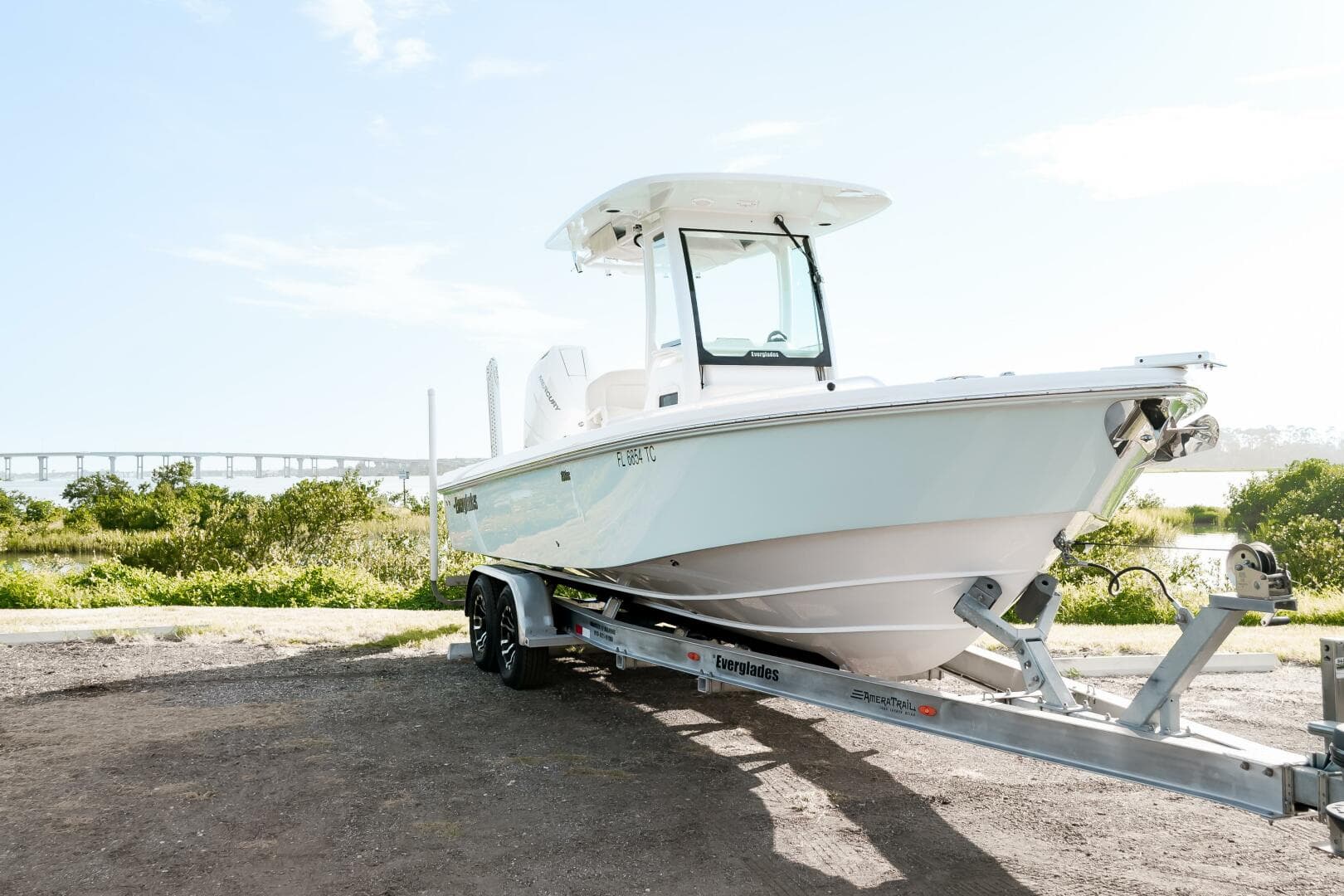 2022 Everglades 253 CC — photo 2