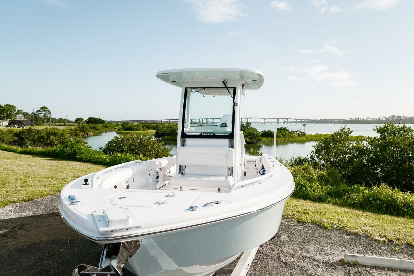 2022 Everglades 253 CC — photo 4