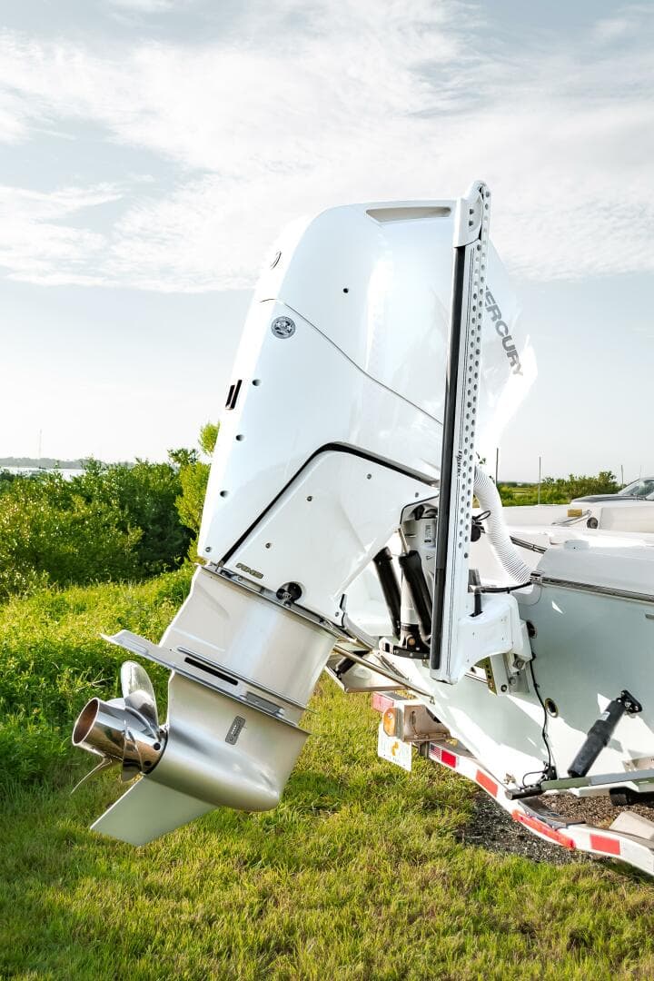 2022 Everglades 253 CC — photo 10