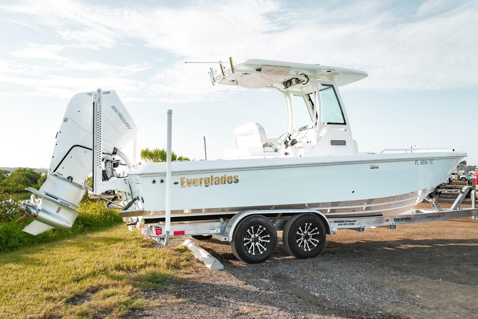 2022 Everglades 253 CC — photo 3