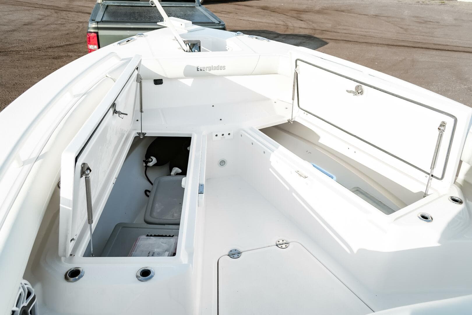 2022 Everglades 253 CC — photo 26