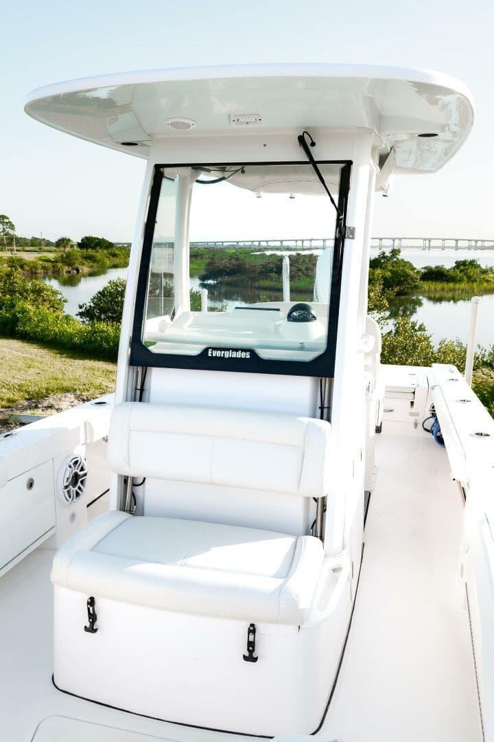 2022 Everglades 253 CC — photo 23
