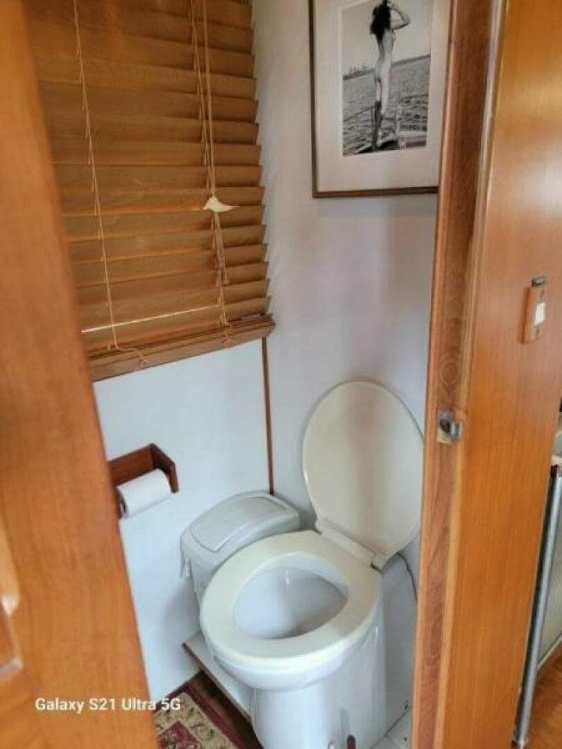 1987 Marine Trader Wide Body — photo 39