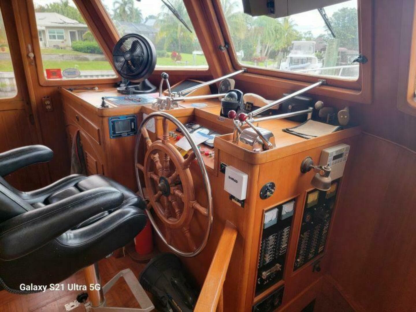 1987 Marine Trader Wide Body — photo 30