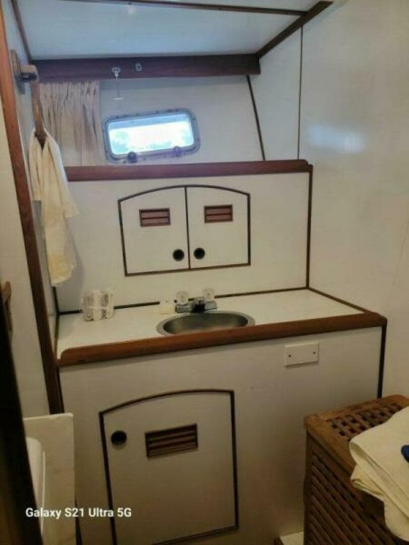 1987 Marine Trader Wide Body — photo 106