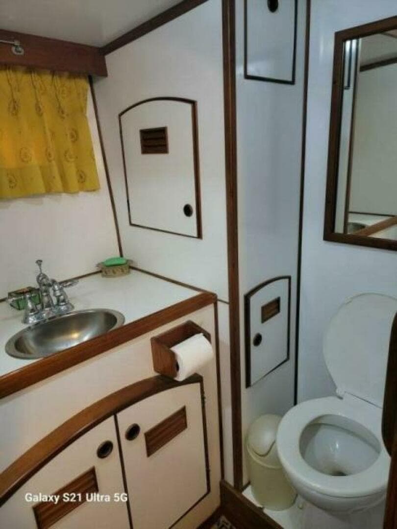 1987 Marine Trader Wide Body — photo 100