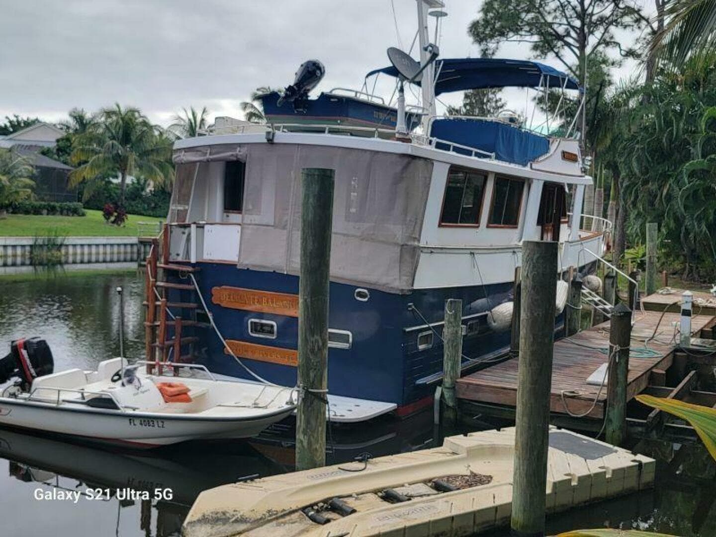 1987 Marine Trader Wide Body — photo 13