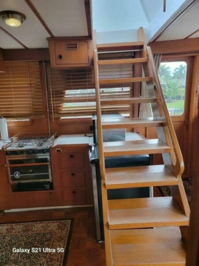 1987 Marine Trader Wide Body — photo 59