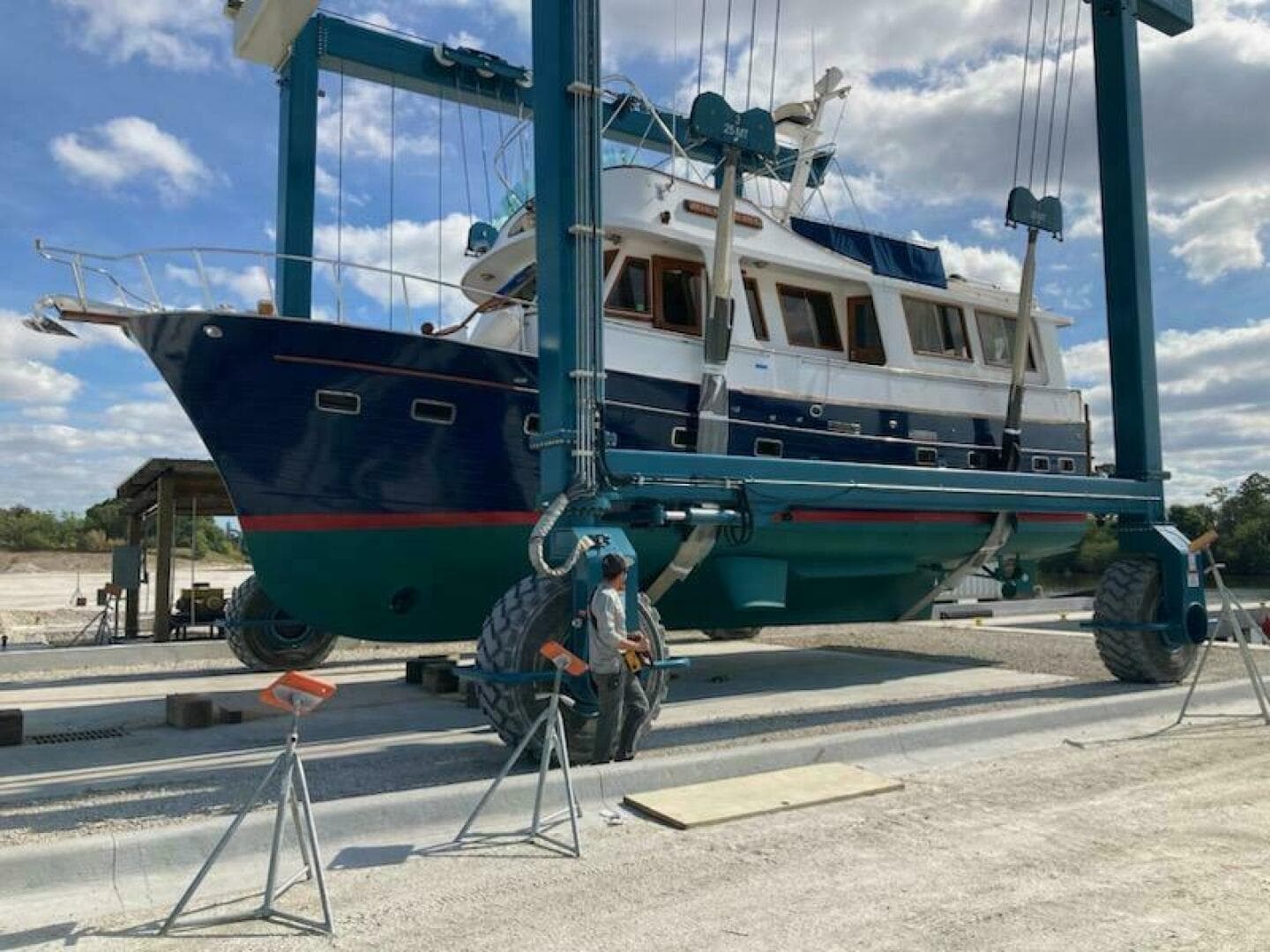 1987 Marine Trader Wide Body — photo 9