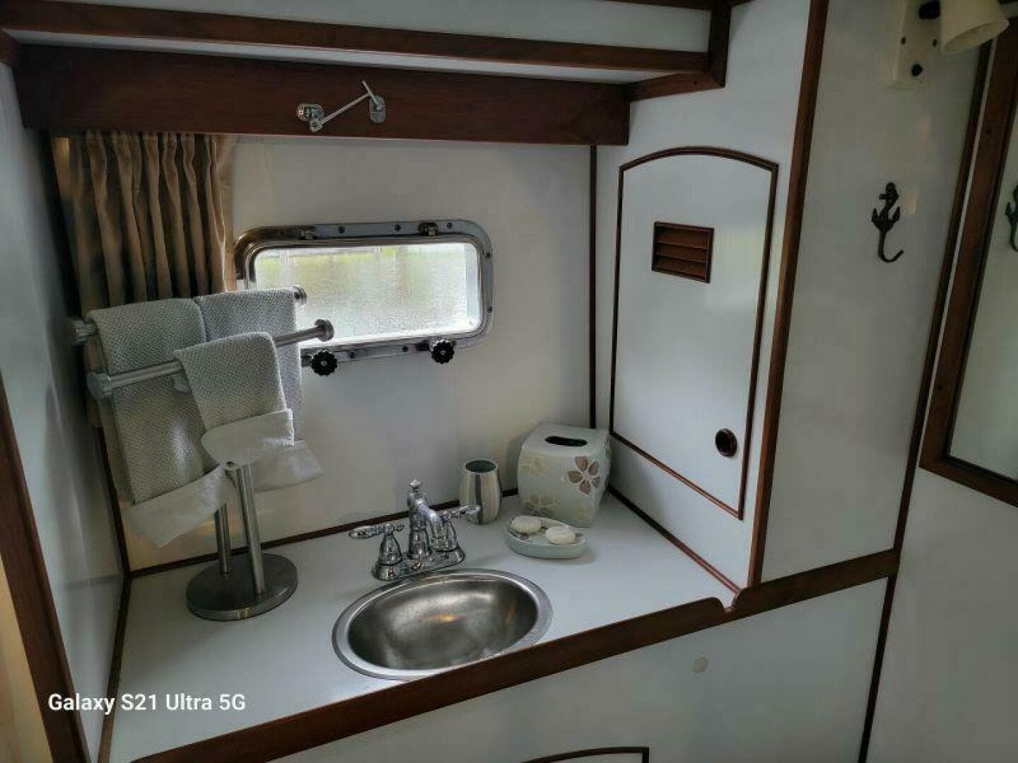 1987 Marine Trader Wide Body — photo 92