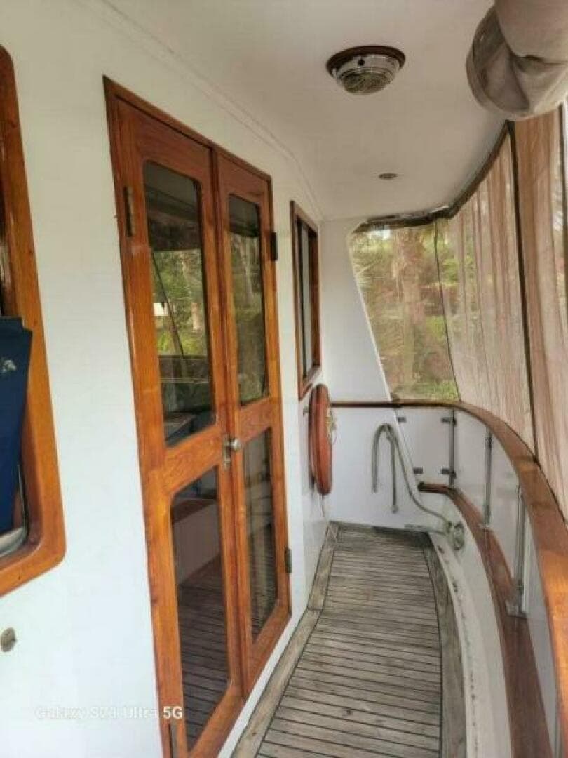 1987 Marine Trader Wide Body — photo 22