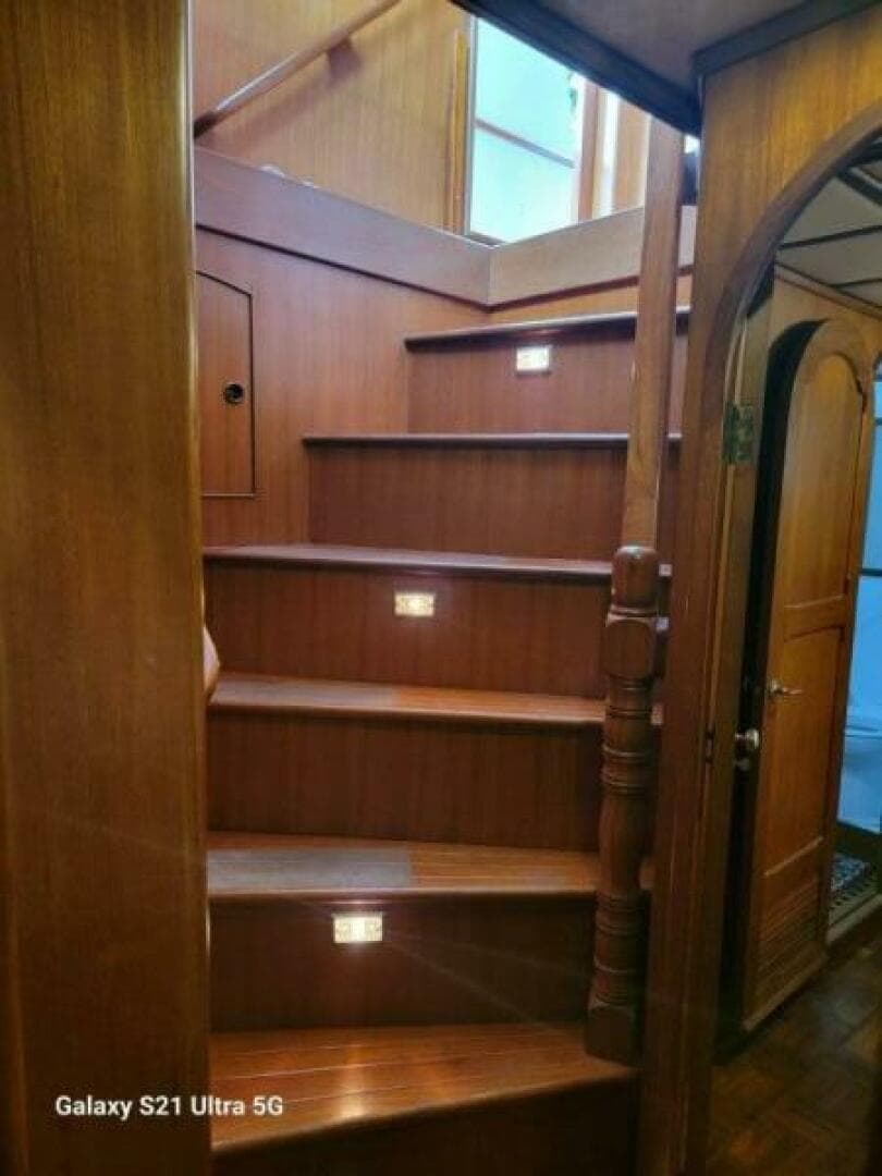 1987 Marine Trader Wide Body — photo 32