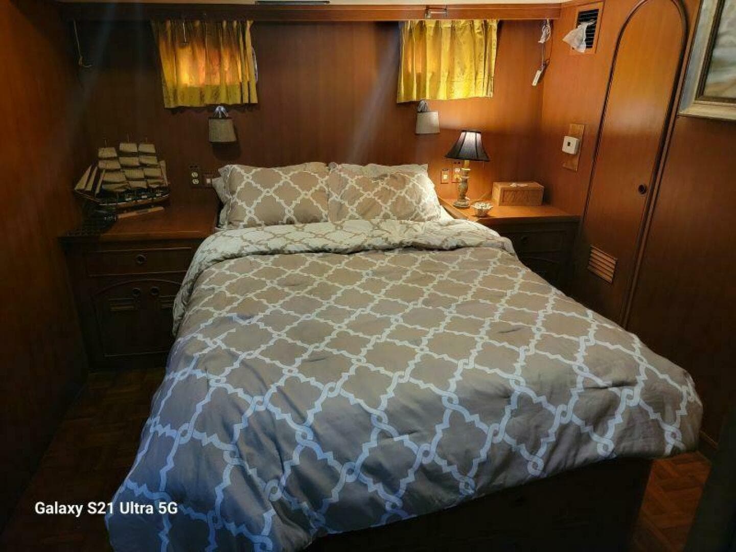 1987 Marine Trader Wide Body — photo 97