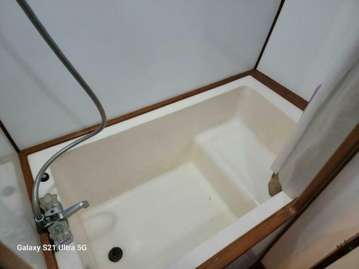 1987 Marine Trader Wide Body — photo 102