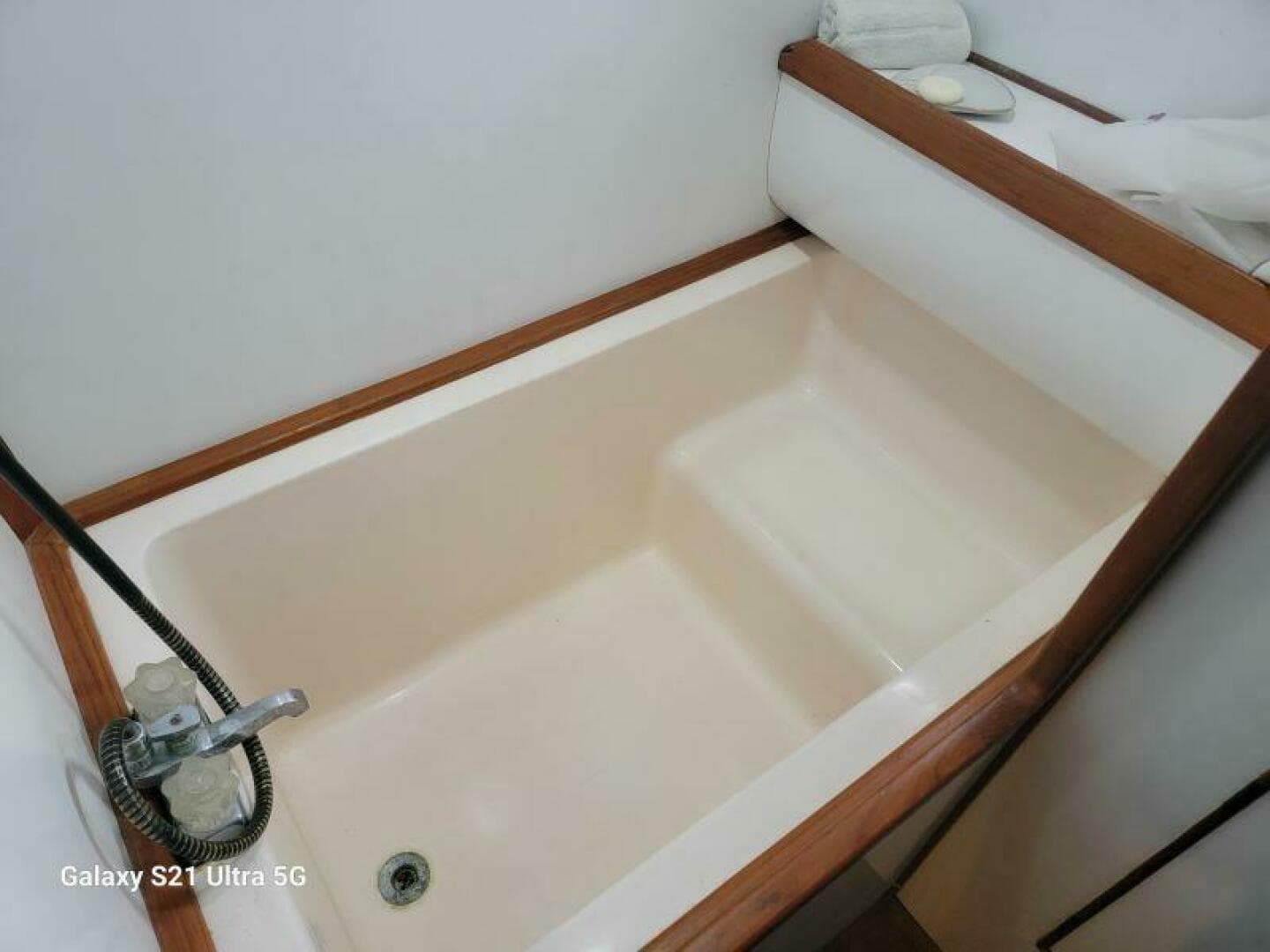 1987 Marine Trader Wide Body — photo 93