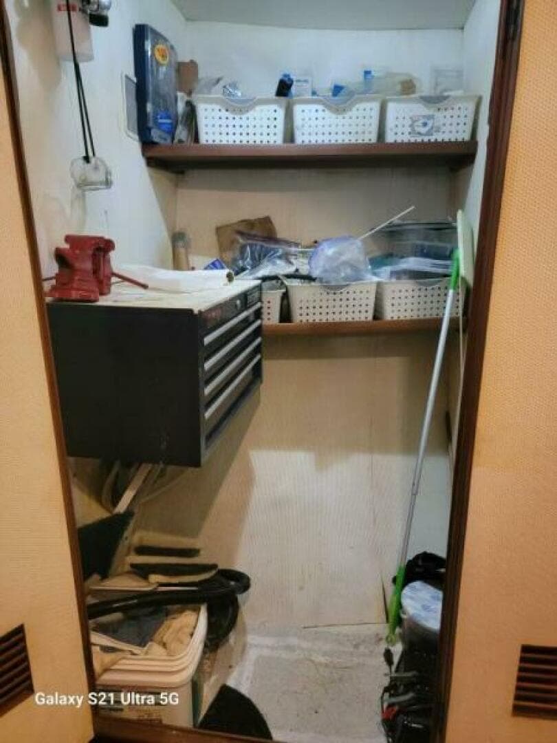 1987 Marine Trader Wide Body — photo 108