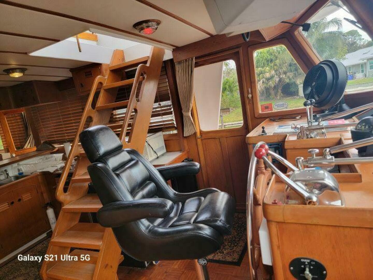 1987 Marine Trader Wide Body — photo 34