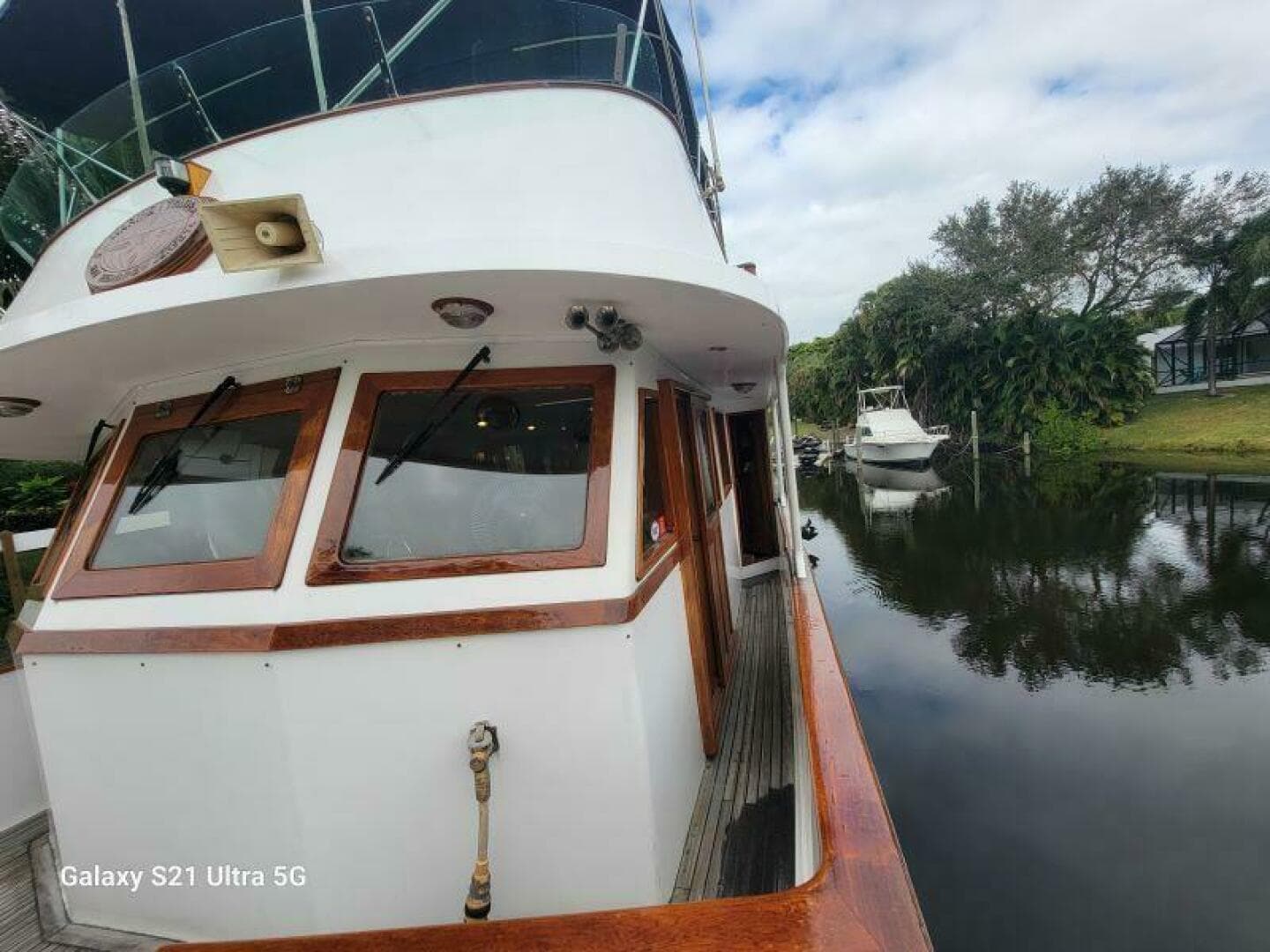 1987 Marine Trader Wide Body — photo 25