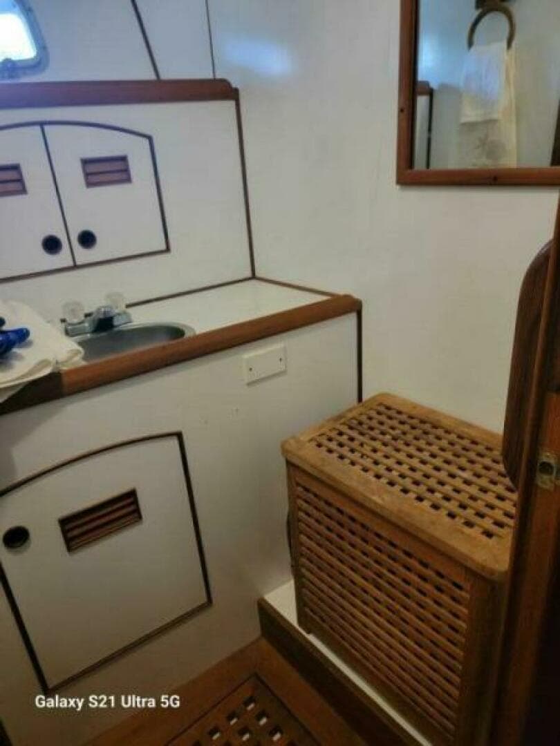 1987 Marine Trader Wide Body — photo 107