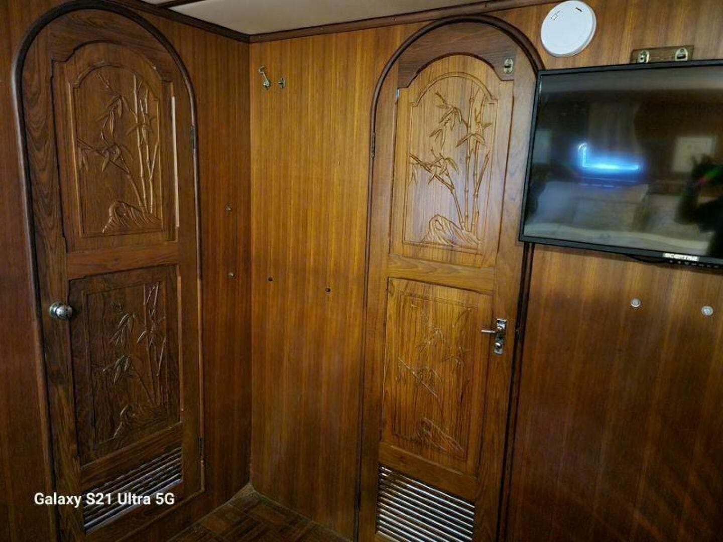 1987 Marine Trader Wide Body — photo 86