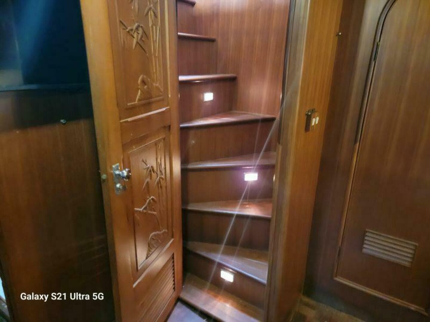 1987 Marine Trader Wide Body — photo 89