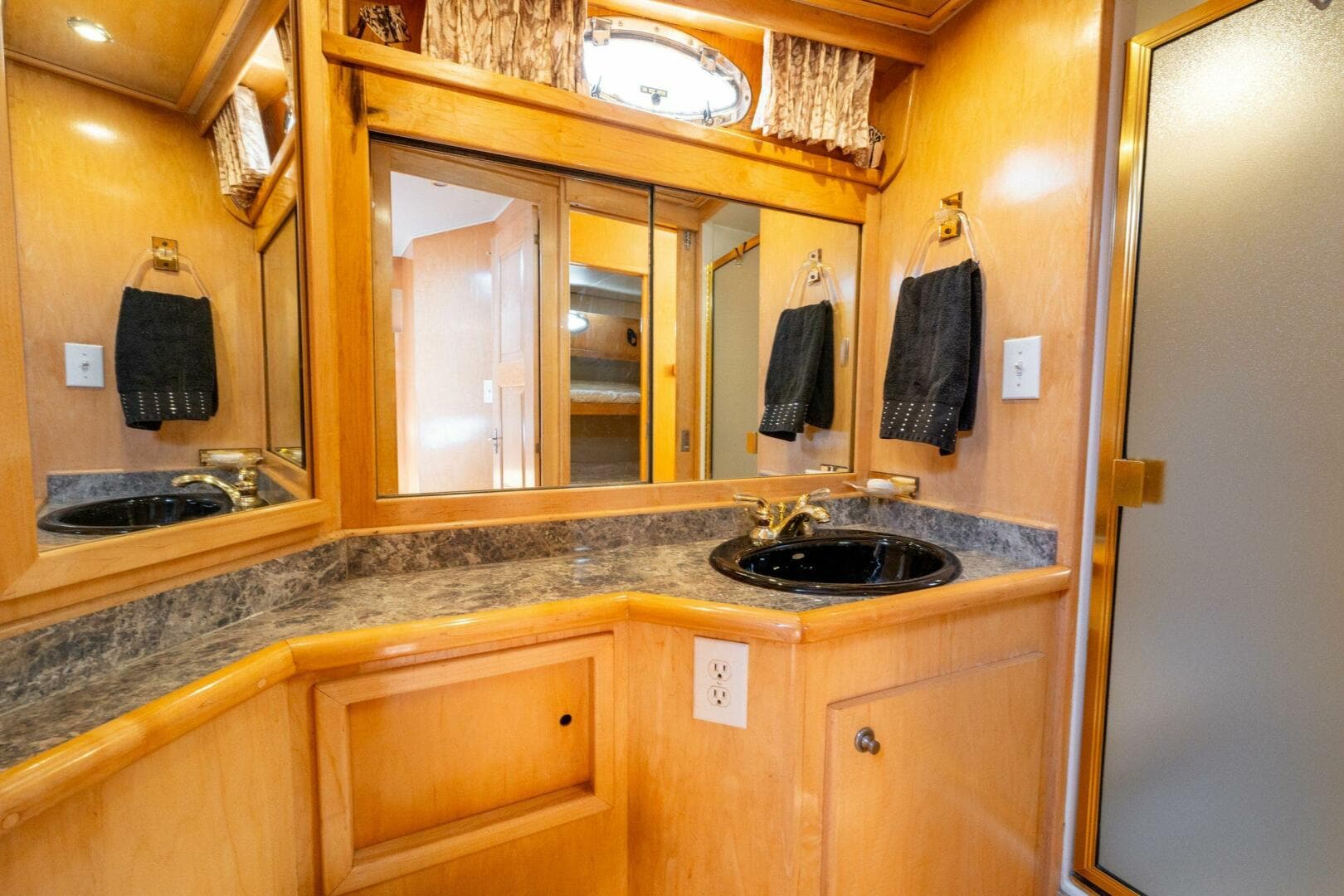 1997 Navigator Sundance 5600 — photo 91