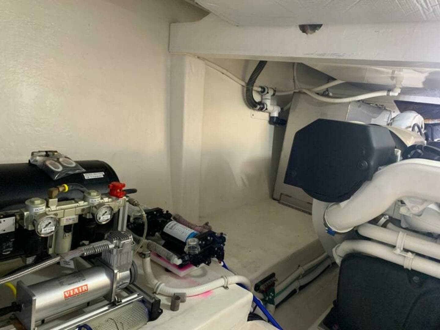 2018 Tiara Yachts 53 Coupe — photo 39