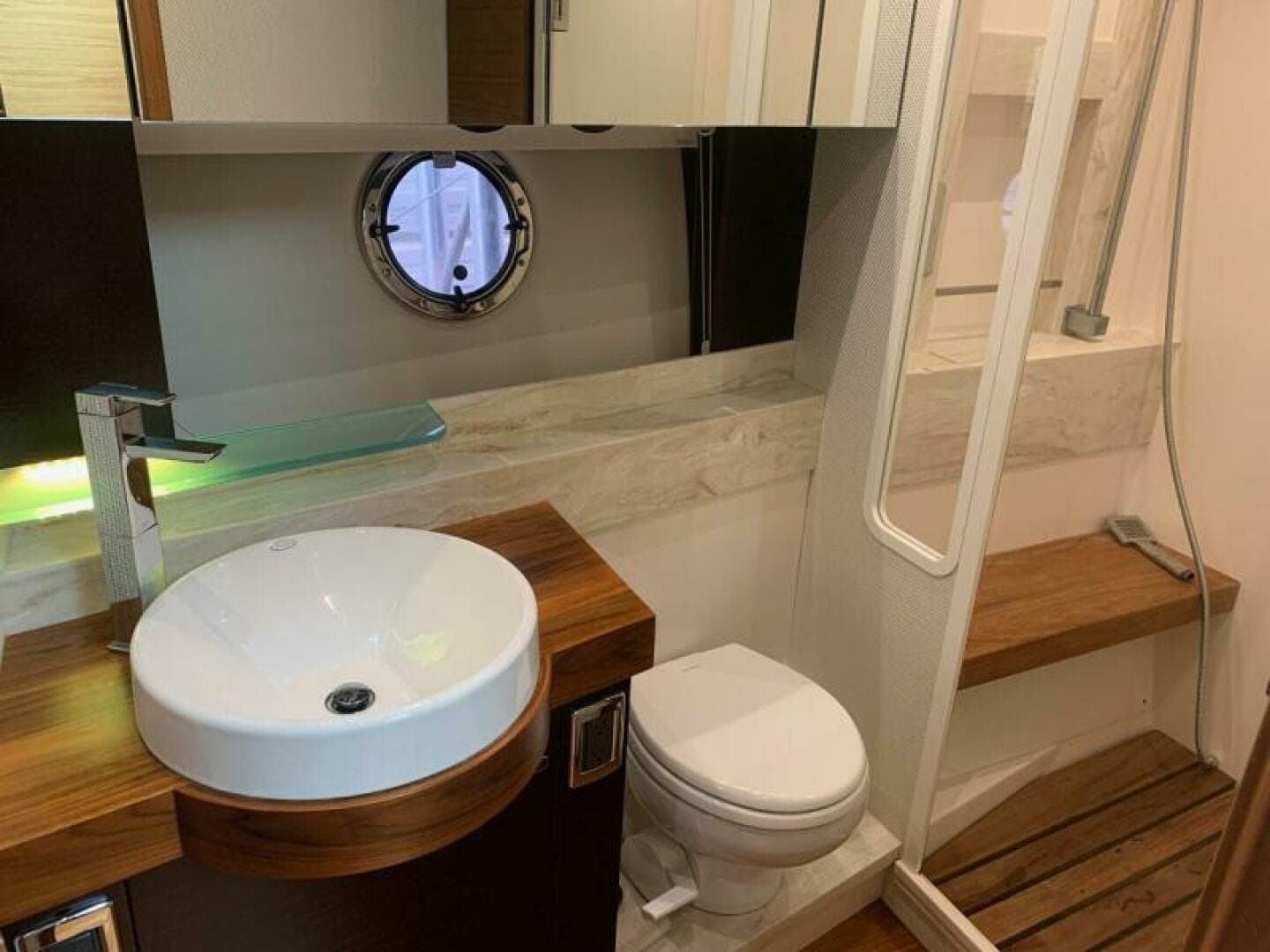 2018 Tiara Yachts 53 Coupe — photo 26