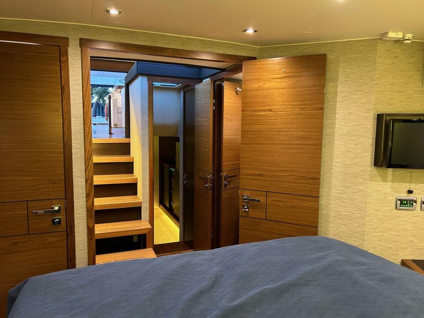 2018 Tiara Yachts 53 Coupe — photo 32