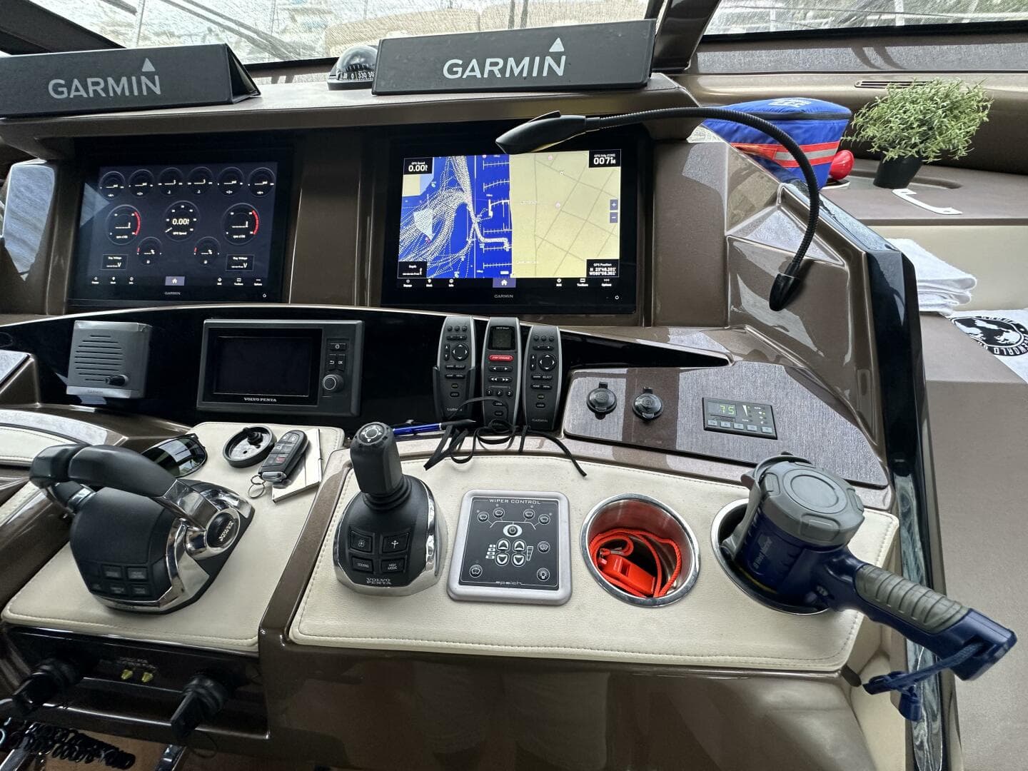 2013 Marquis 630 Sport Yacht — photo 27