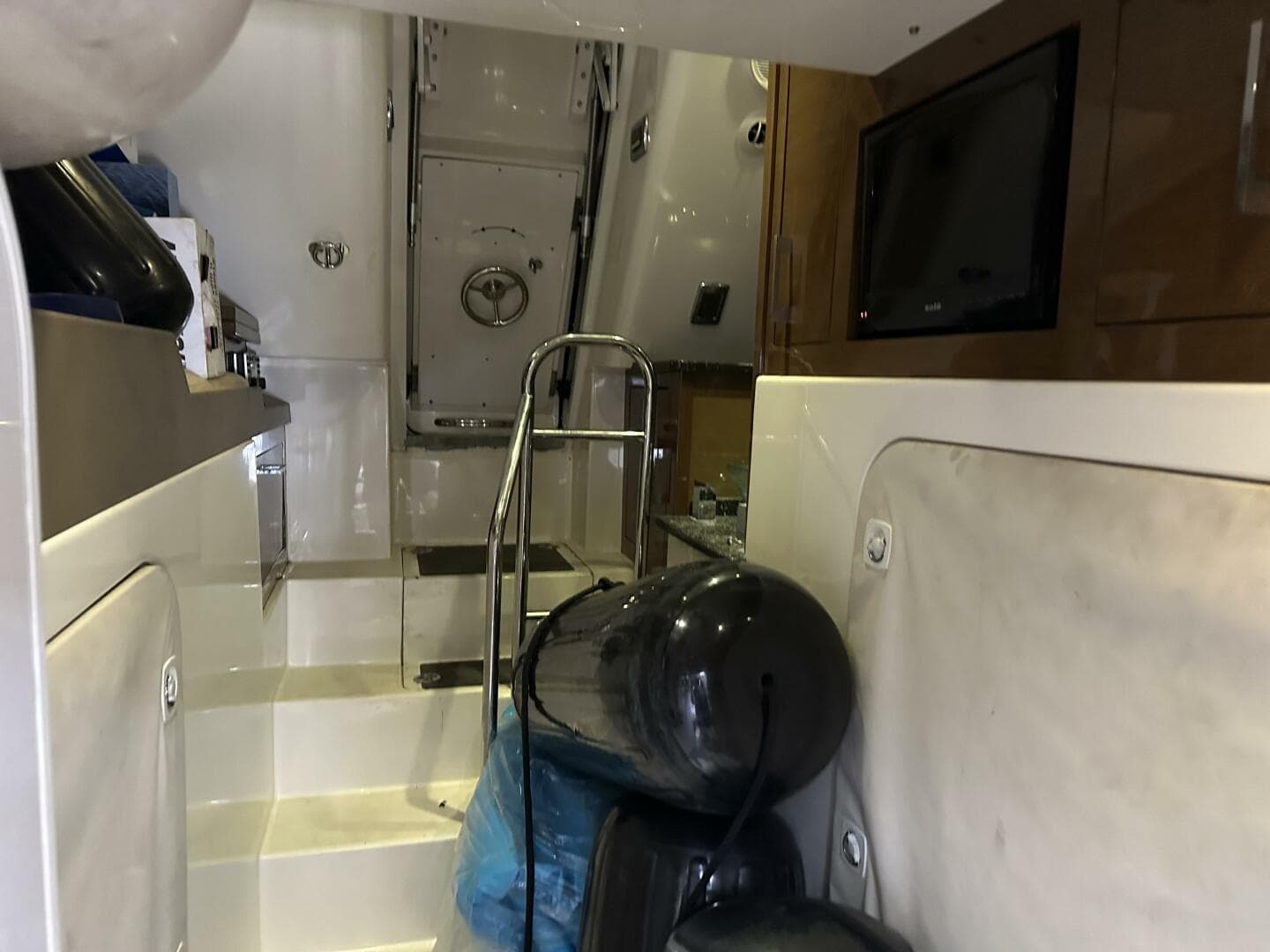 2013 Marquis 630 Sport Yacht — photo 40