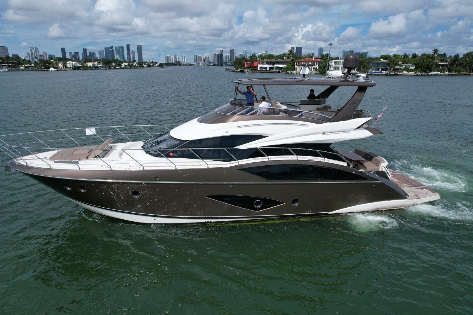 2013 Marquis 630 Sport Yacht — photo 8