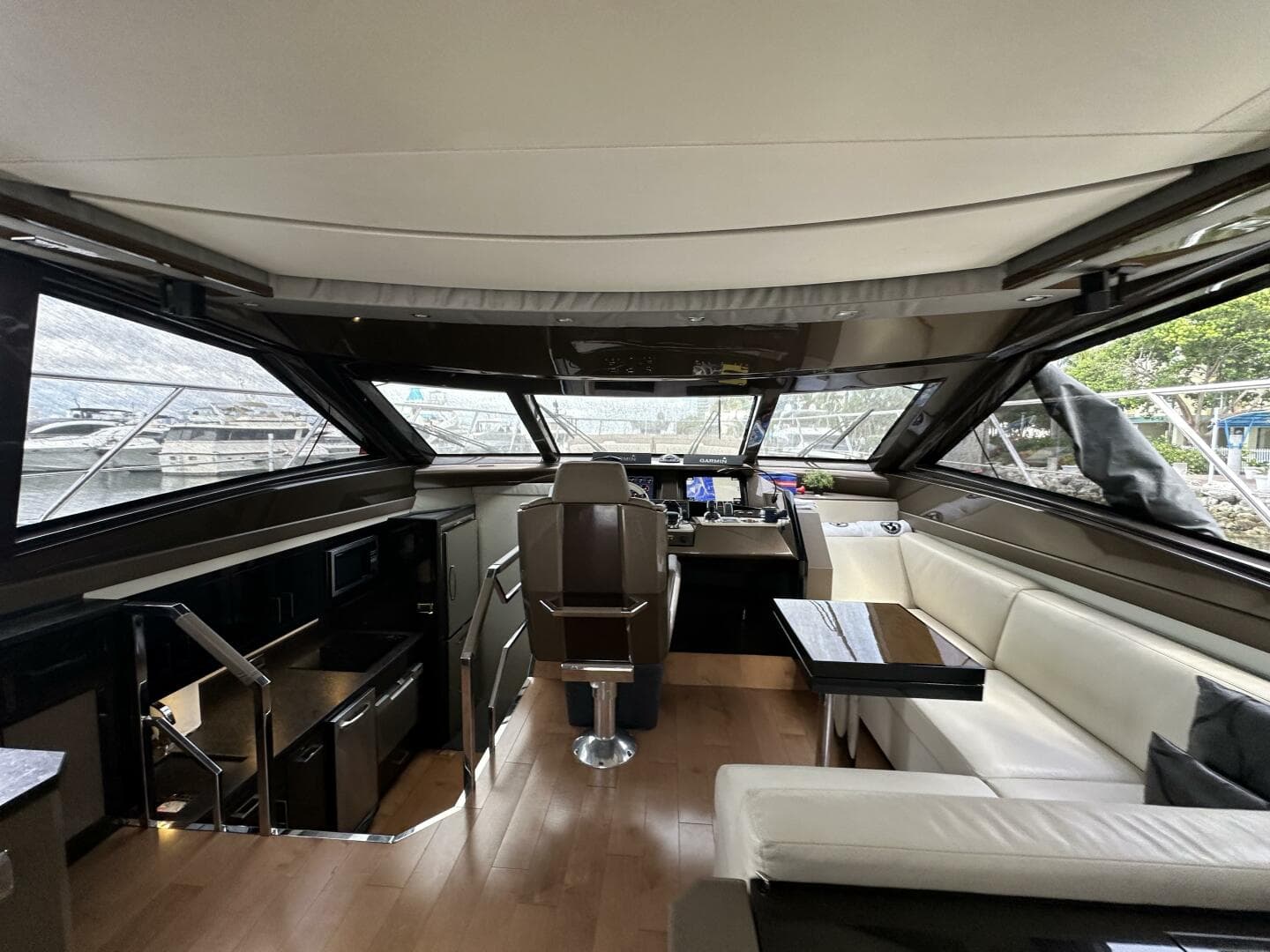 2013 Marquis 630 Sport Yacht — photo 22