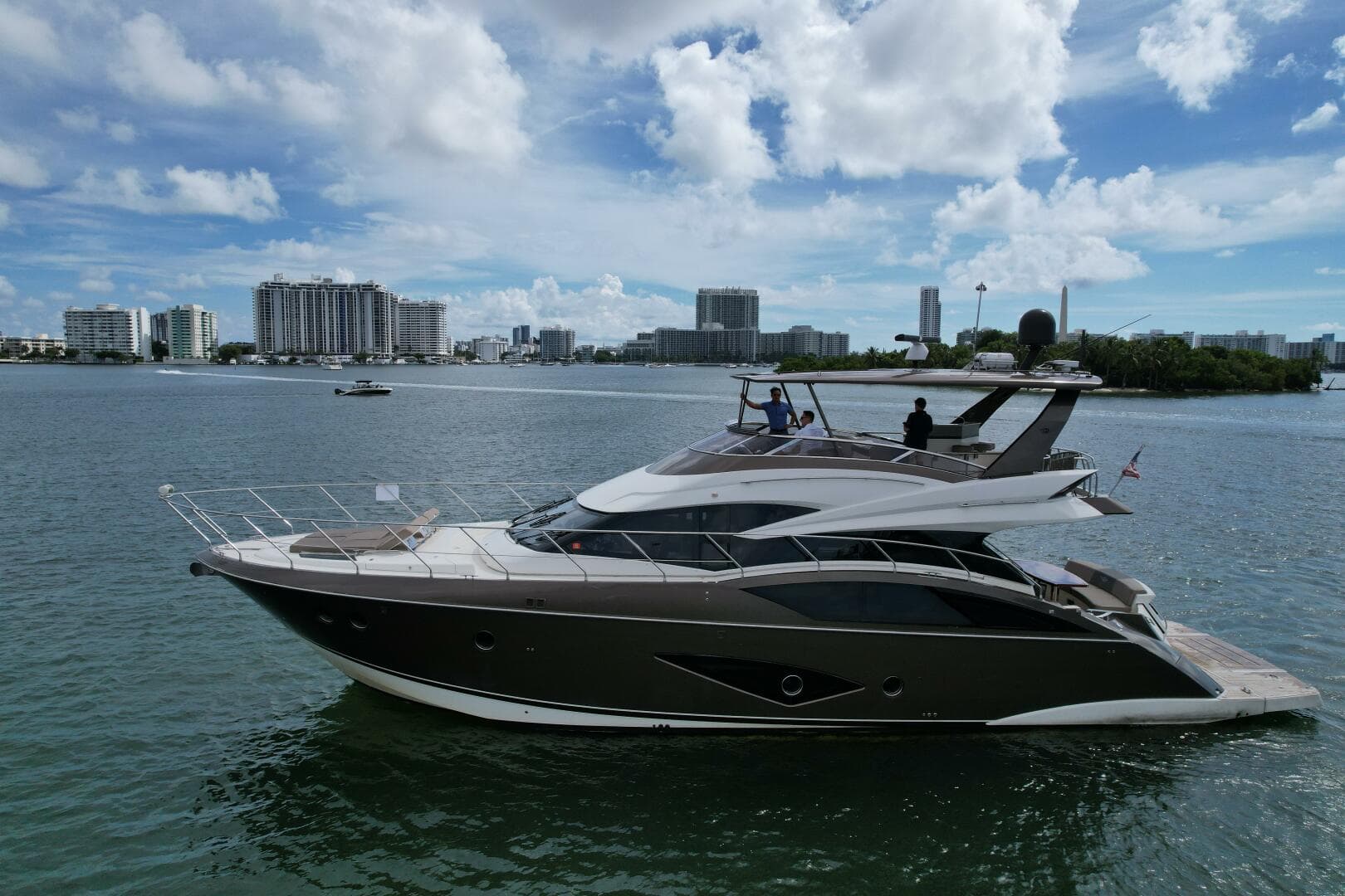 2013 Marquis 630 Sport Yacht — photo 2