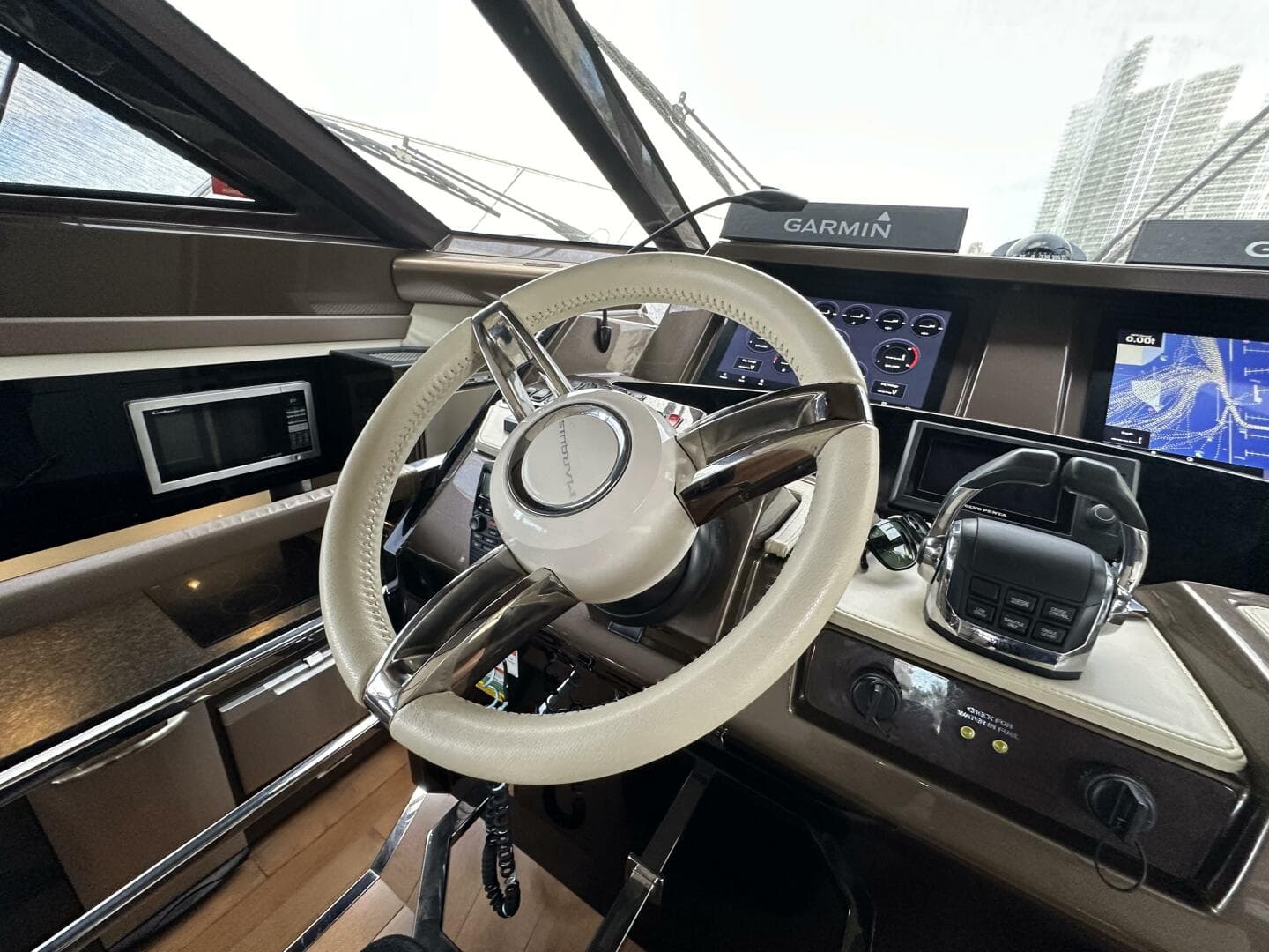 2013 Marquis 630 Sport Yacht — photo 19