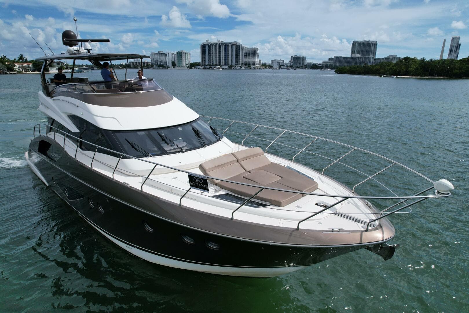 2013 Marquis 630 Sport Yacht