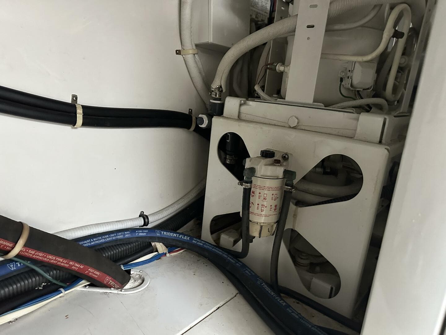 2013 Marquis 630 Sport Yacht — photo 34