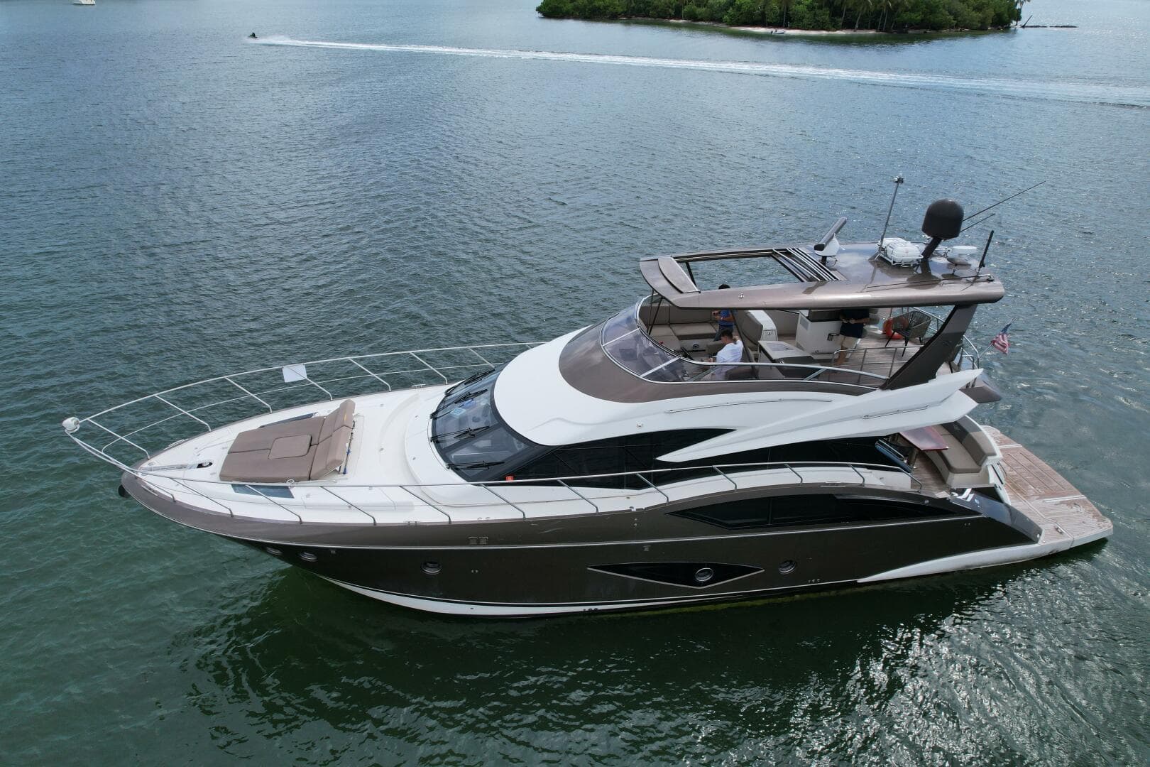 2013 Marquis 630 Sport Yacht — photo 11